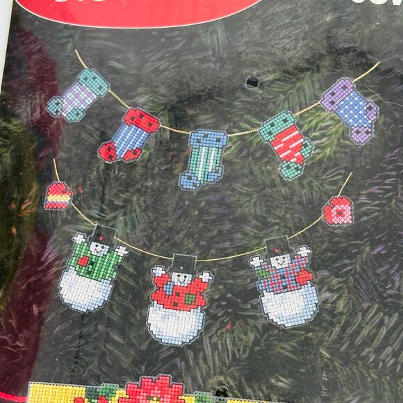 Christmas Jewelry Plastic Canvas Ensemble Kit #28126 J&P Coats 1998 SEALED NEW - Picture 4 of 10